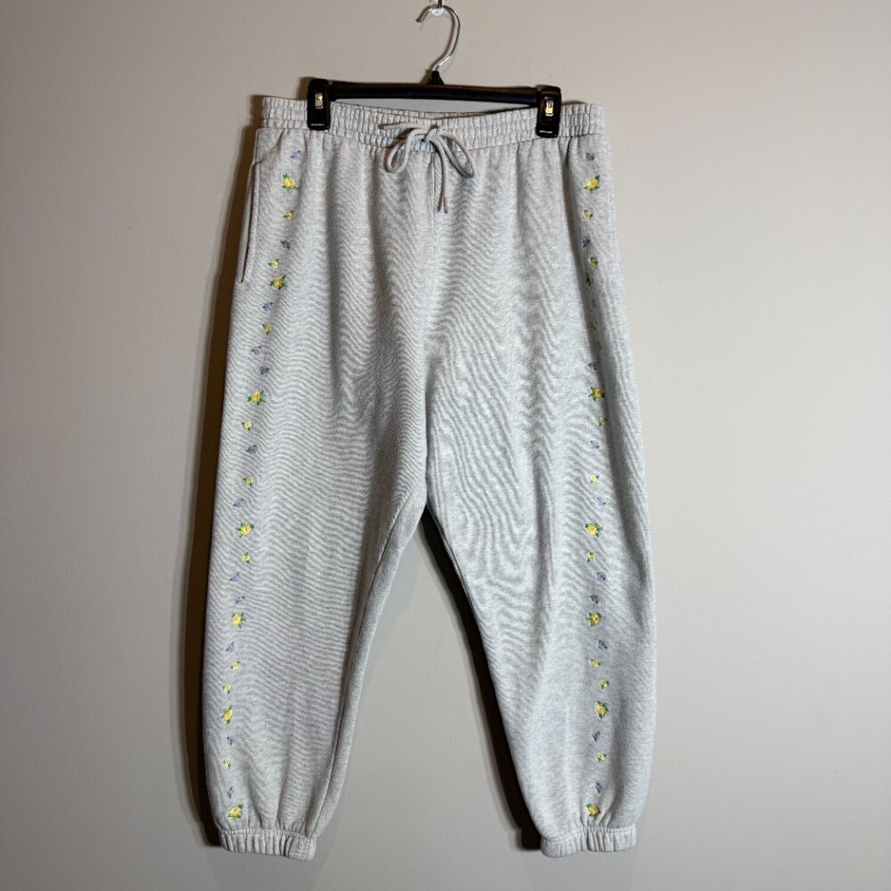 PINK Victoria's Secret Floral Embroidered Fleece Jogger Sweatpants Women's Large - Picture 3 of 11